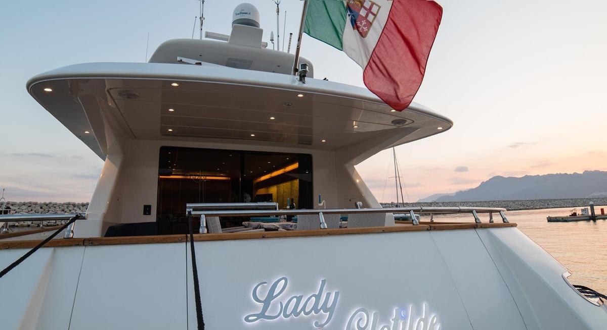 LADY CLOTILDE yacht charter 5
