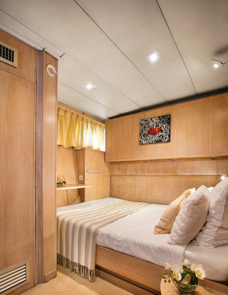 Yacht charter LADY JERSEY YACHT CHARTER