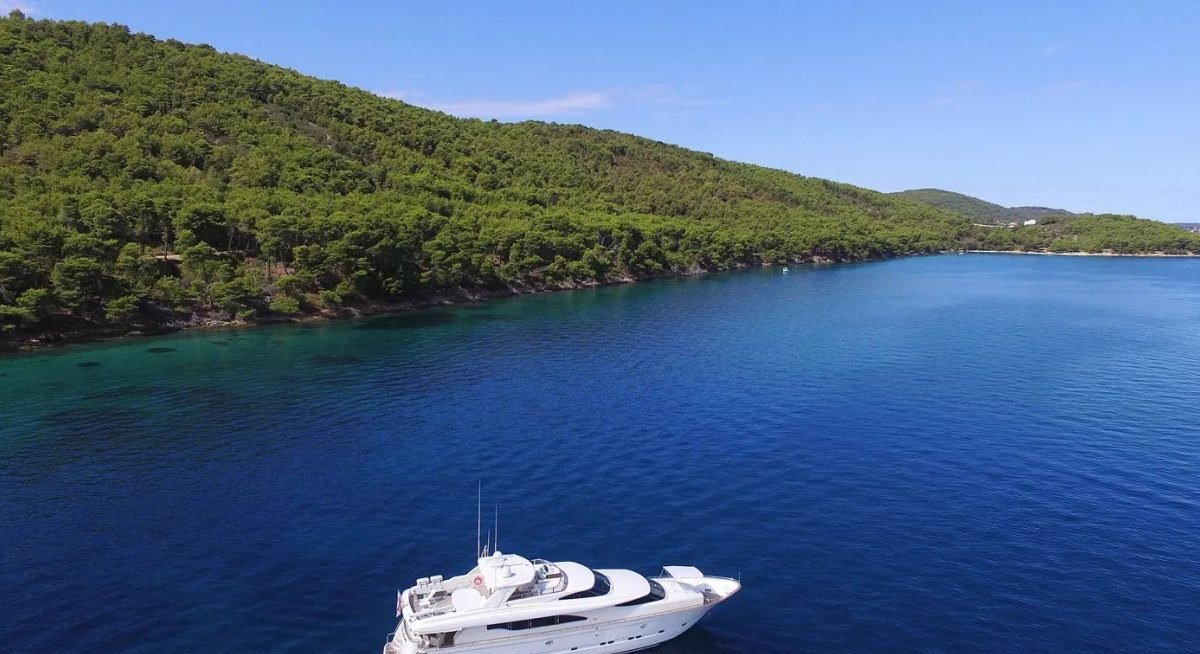 LADY MARCELLE yacht charter 5