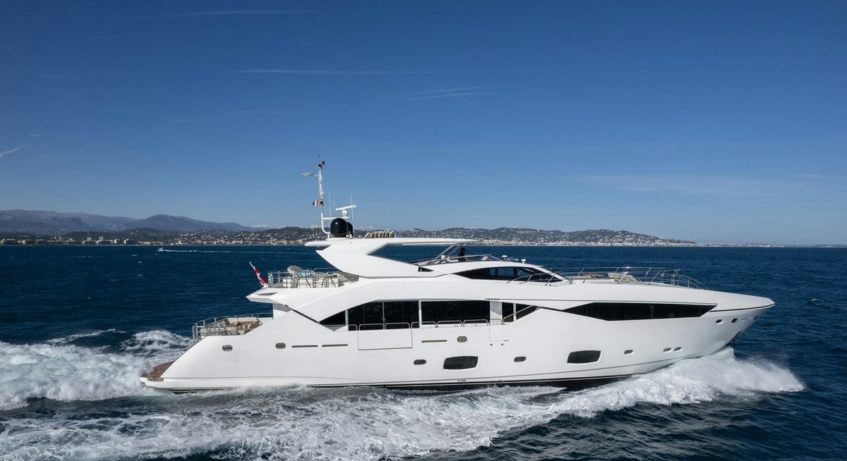 LADY VOLANTIS yacht charter 1