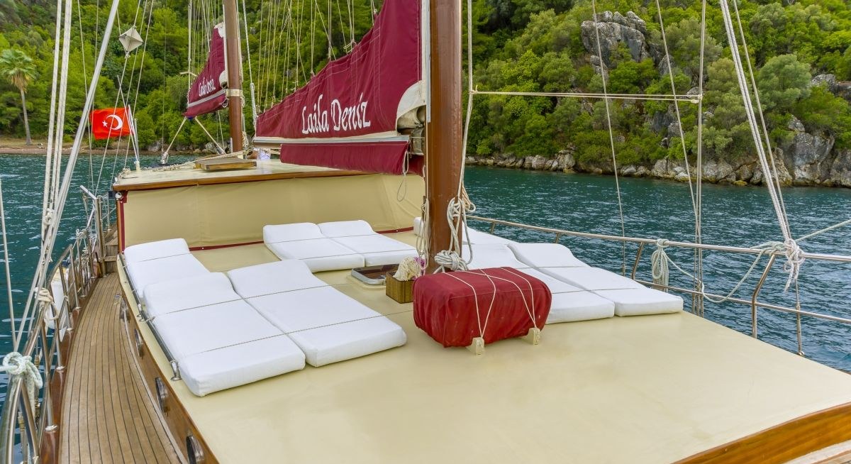 LAILA DENIZ yacht charter 3