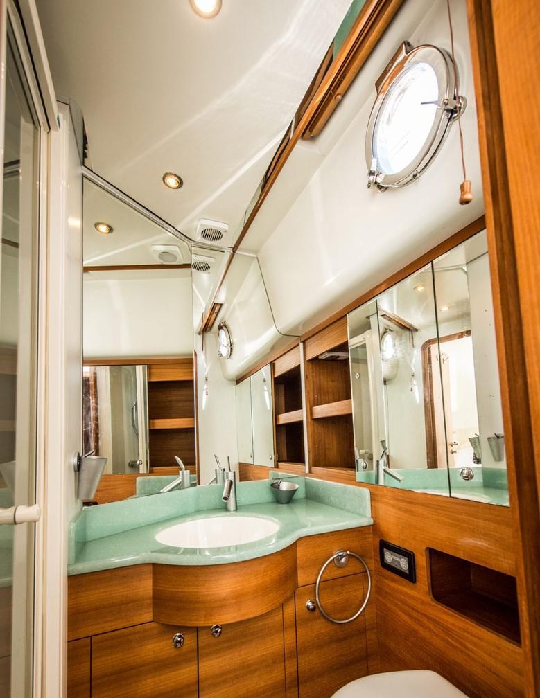 Yacht charter LAOUEN YACHT CHARTER