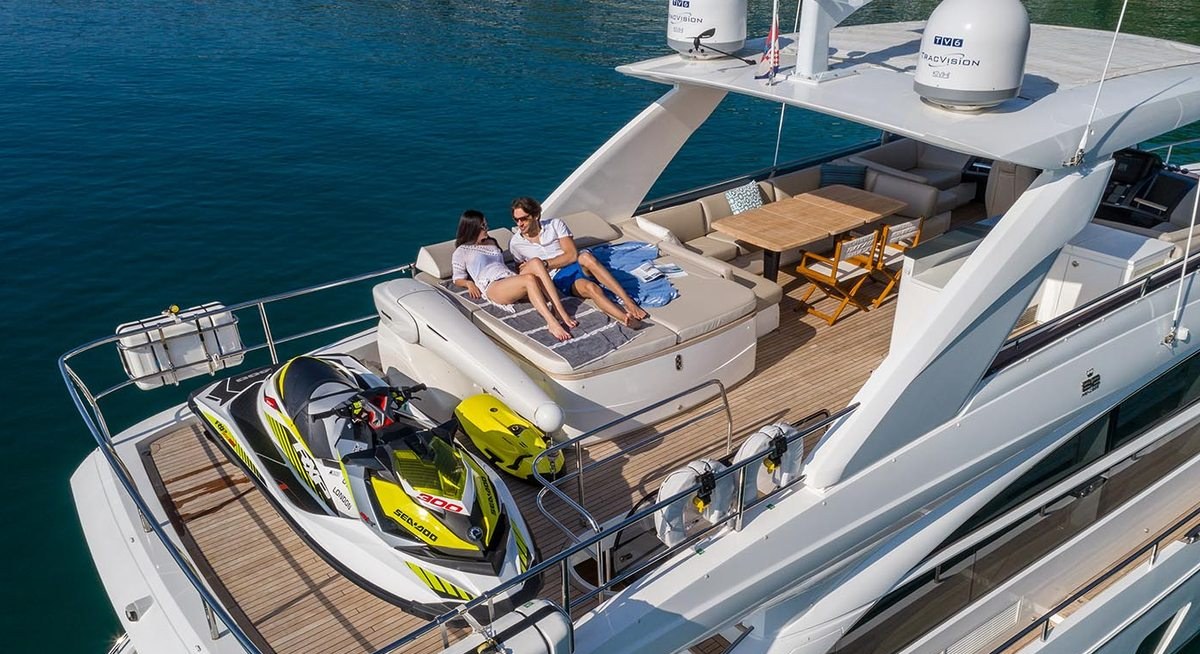 LARIMAR II yacht charter 4