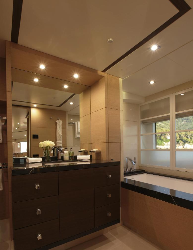 تأجير يخت LATIKO YACHT CHARTER