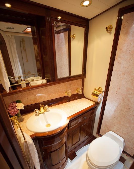 LAURAN yacht charter 5