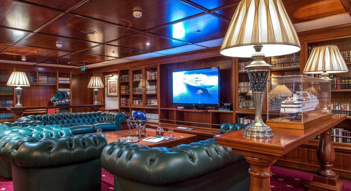 LAUREN L yacht charter 4