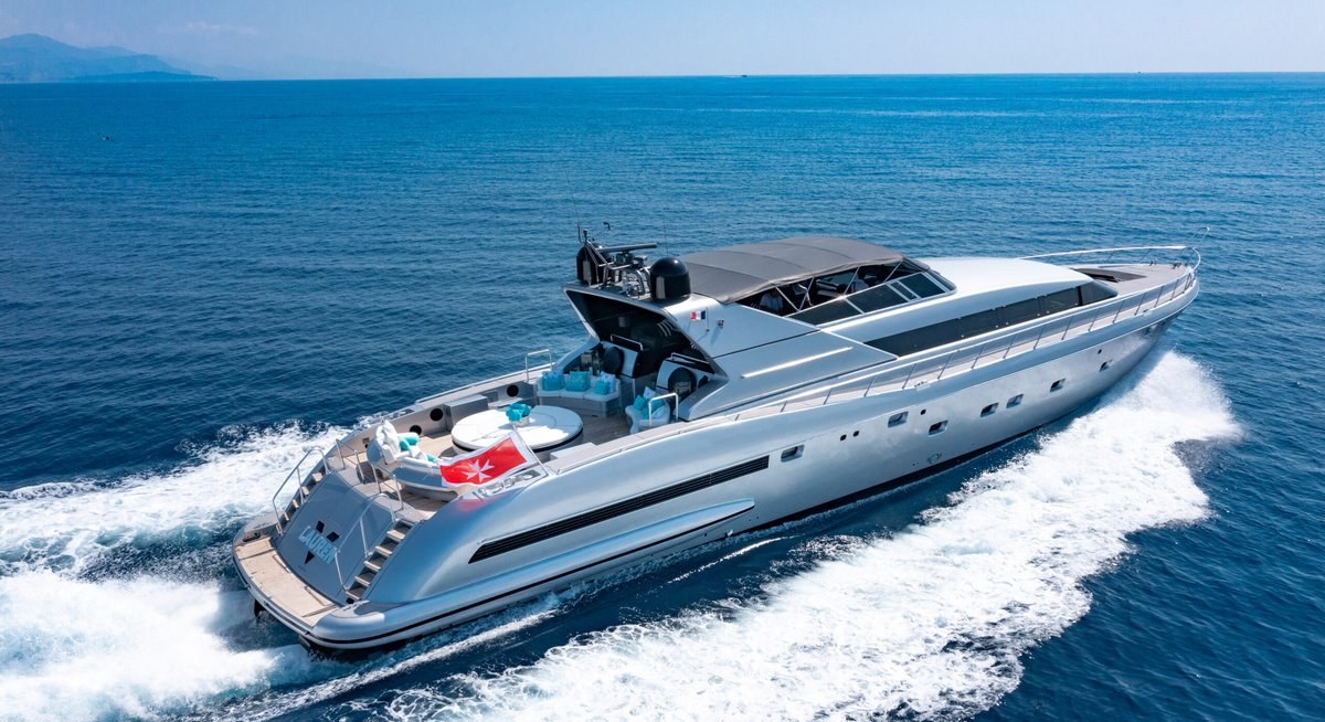 تأجير يخت LAUREN V YACHT CHARTER