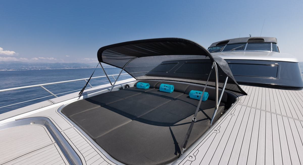 LAUREN V yacht charter 2