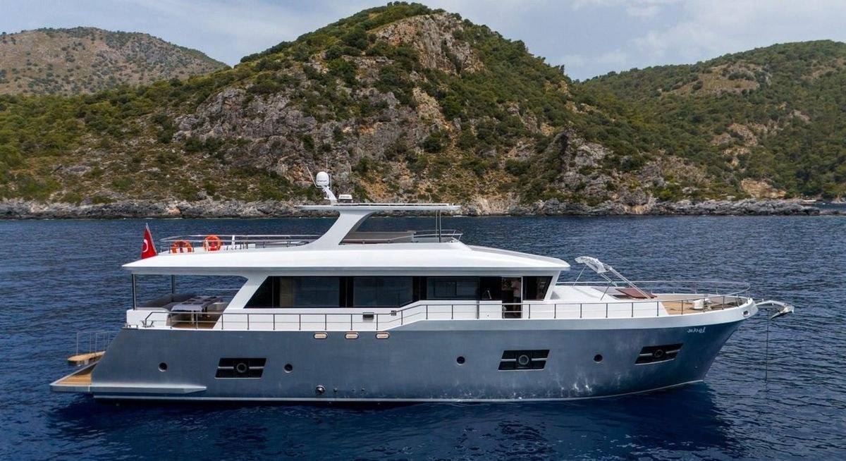 Yacht charter LAVIN YACHT CHARTER
