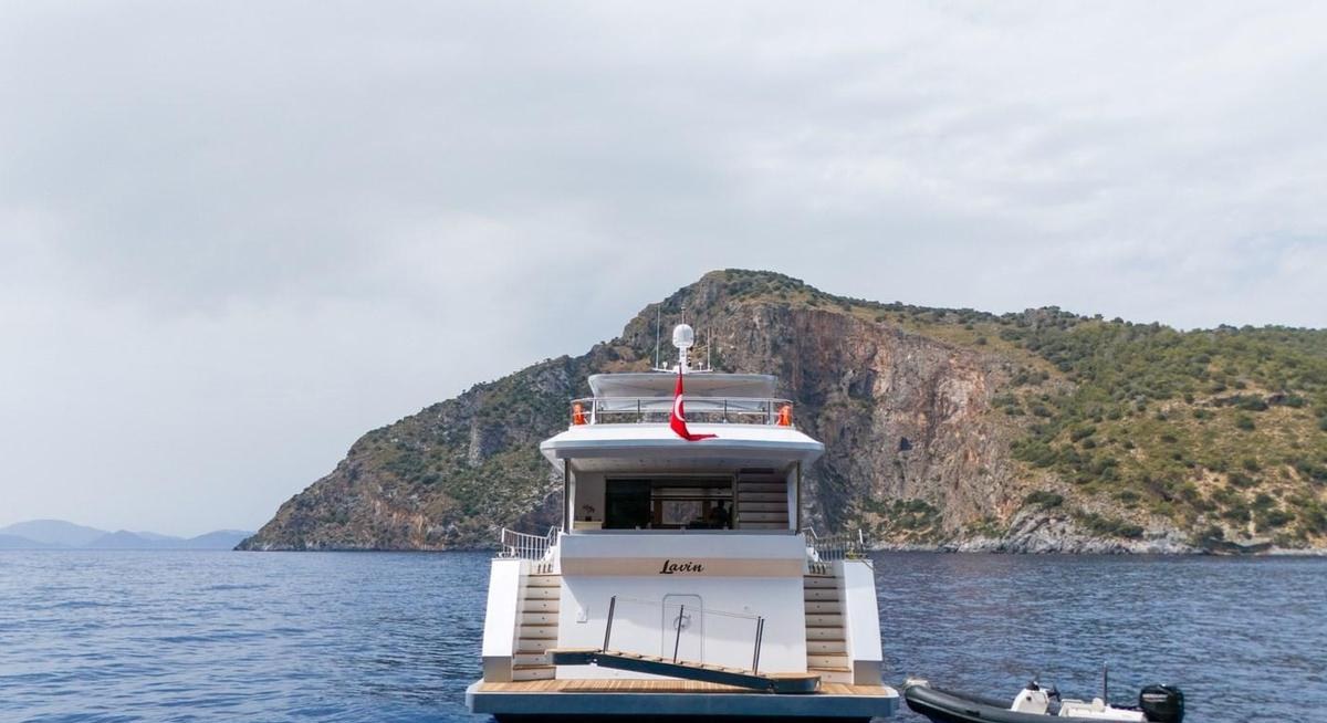LAVIN yacht charter 5