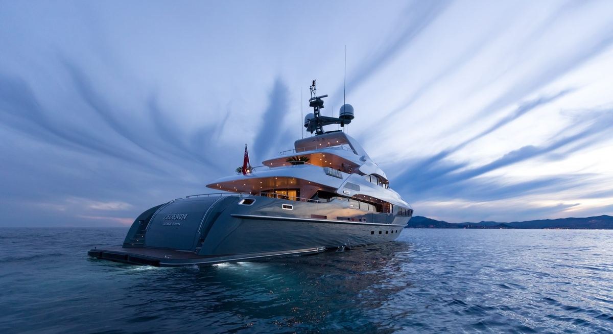 LEGENDA yacht charter 5