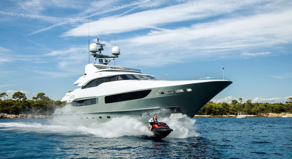 تأجير يخت LEGENDA YACHT CHARTER