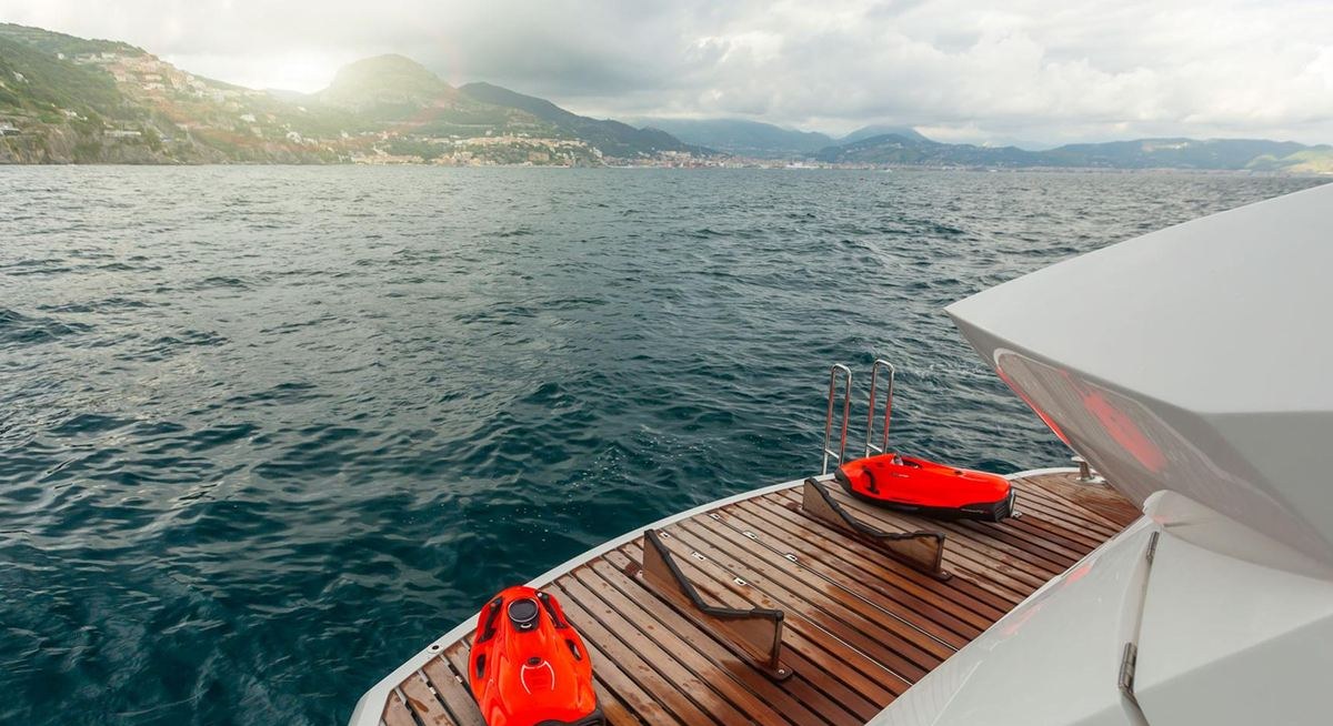 LEGENDE yacht charter 5