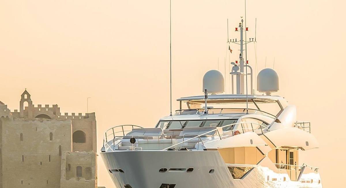 LEGENDE yacht charter 2