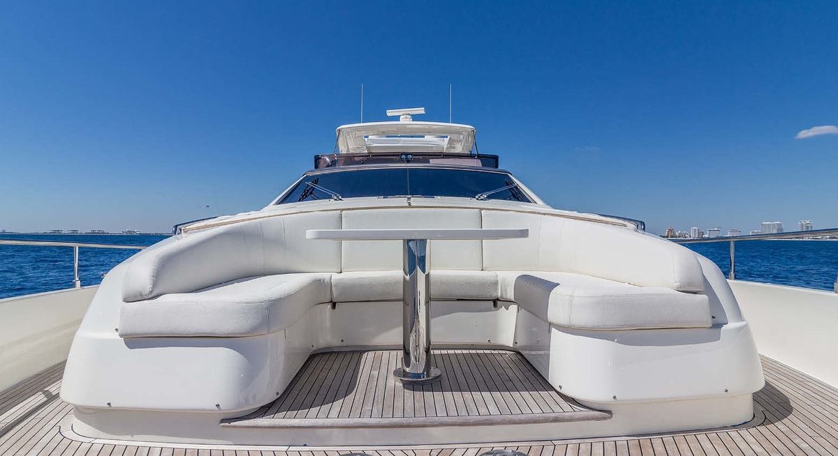 LEON yacht charter 2