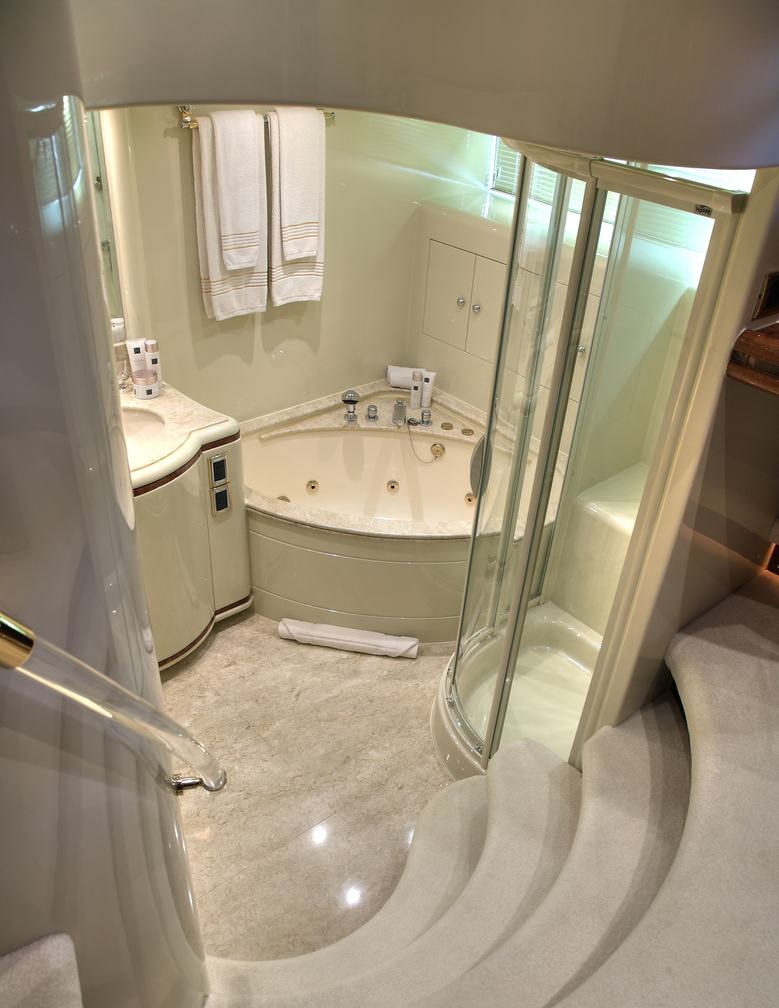 تأجير يخت LEVIATHANS 8 YACHT CHARTER