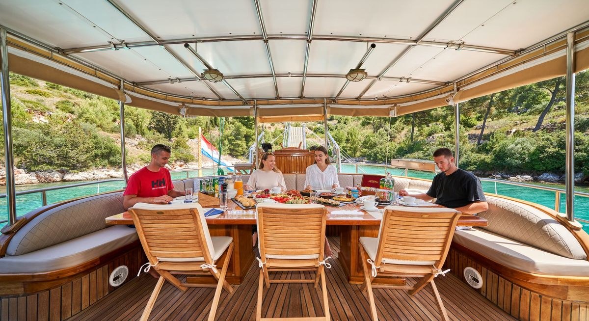 LIBRA yacht charter 4