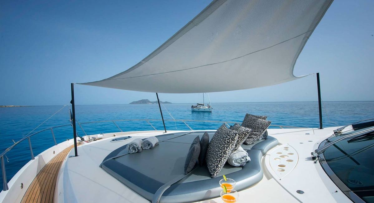 LIGHT BLUE yacht charter 2