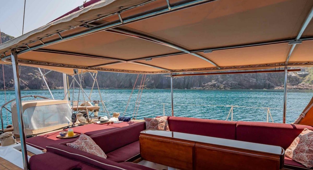 LILLA yacht charter 4