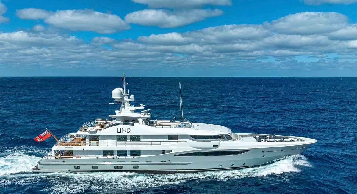 LIND yacht charter 1