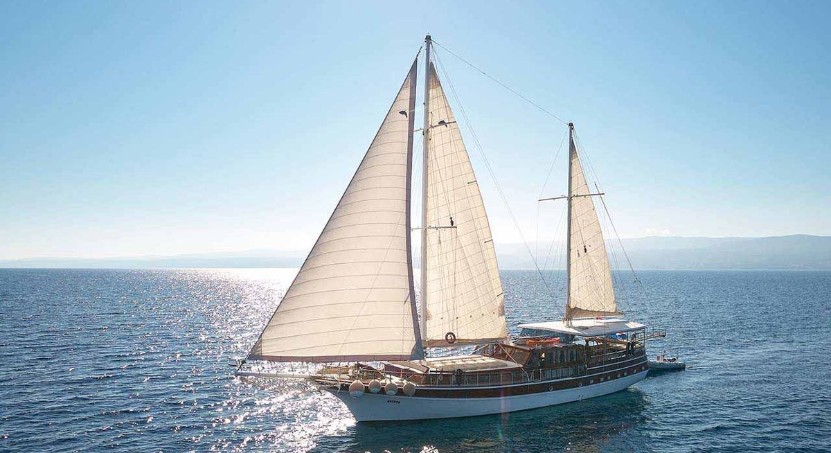 LINDA yacht charter 1