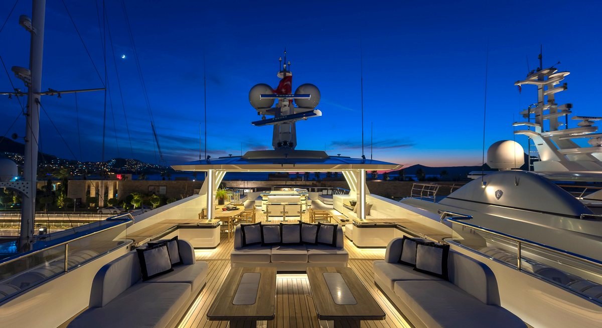 LIQUID SKY yacht charter 2