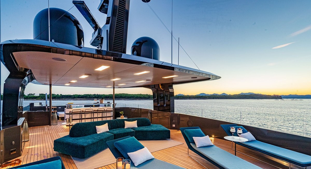 LOEWE yacht charter 3