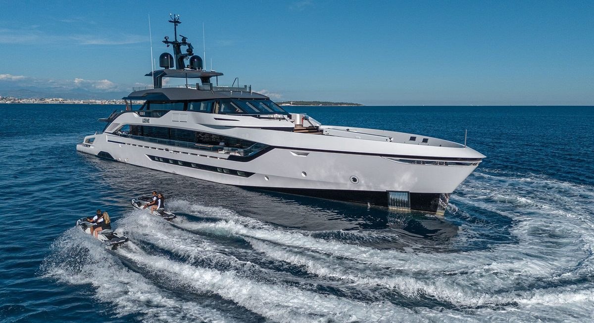 LOEWE yacht charter 1