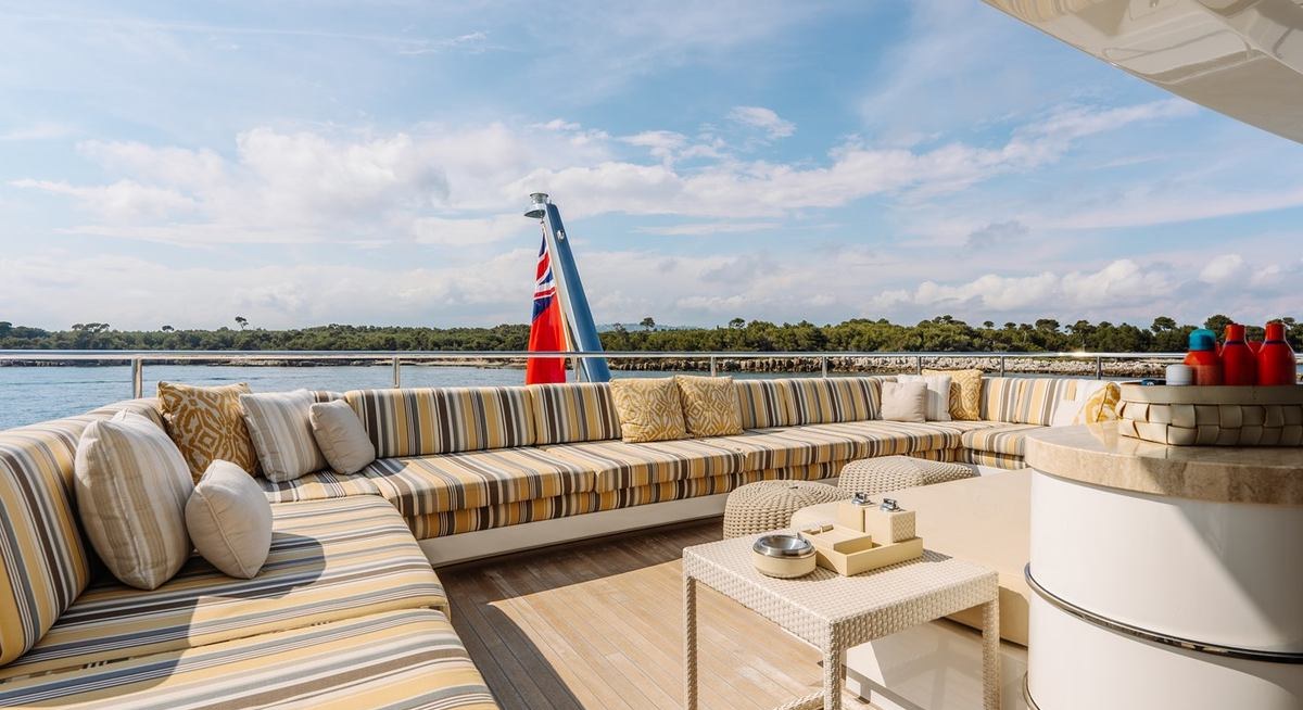 LOON yacht charter 3