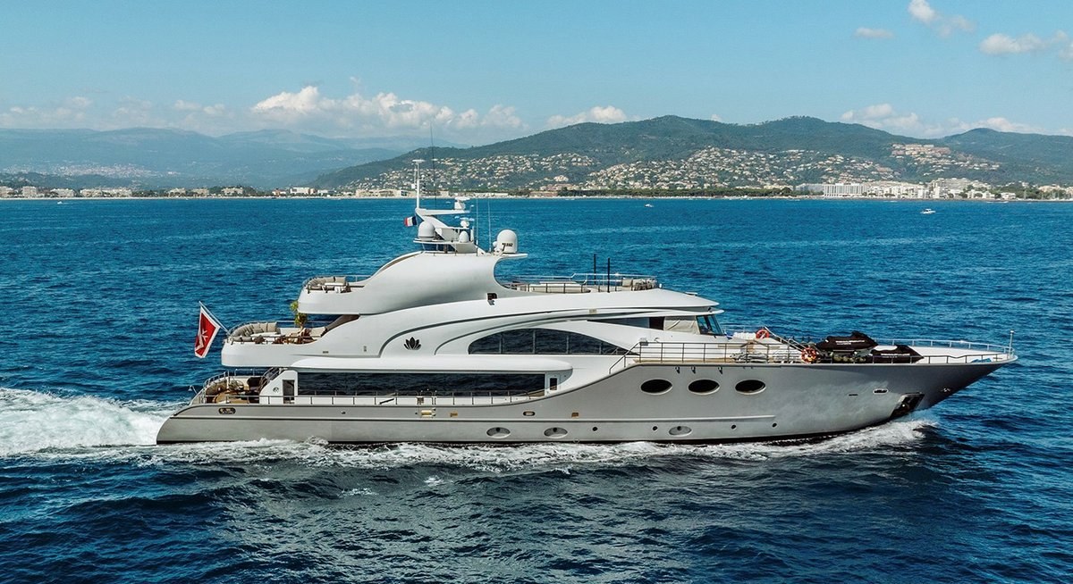 Yacht charter LOTUS YACHT CHARTER