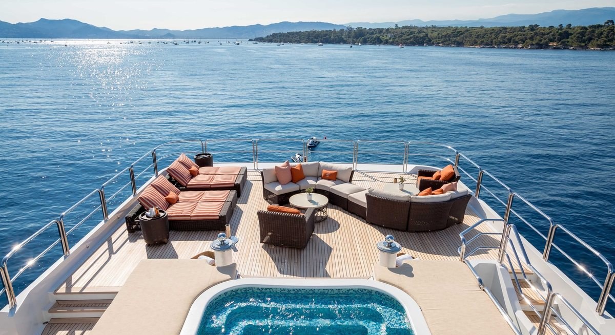 LUCKY LADY yacht charter 5