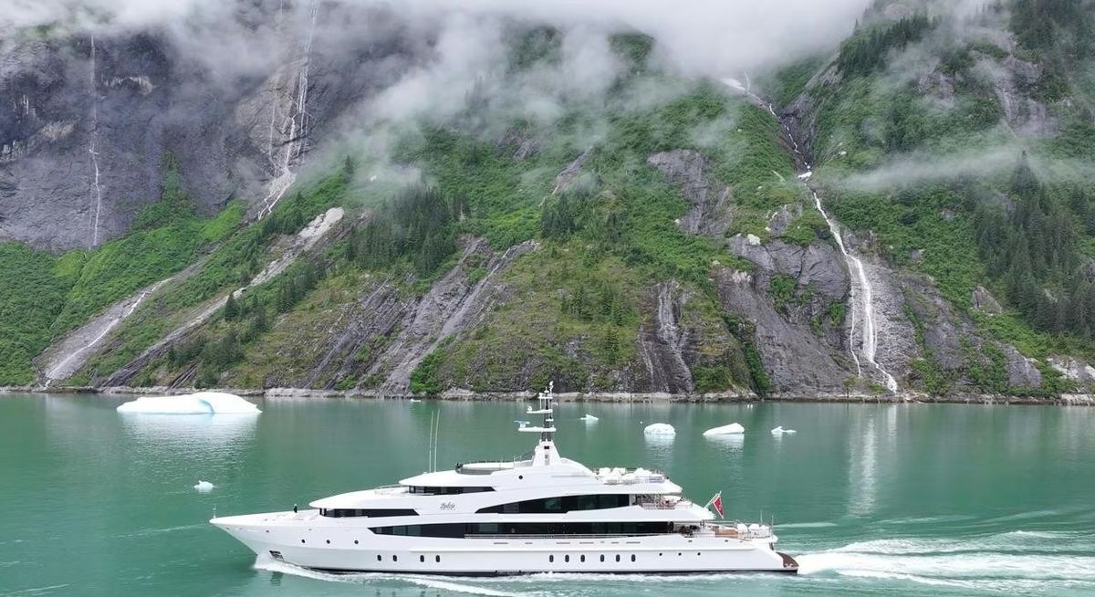 LUDZIE yacht charter 1