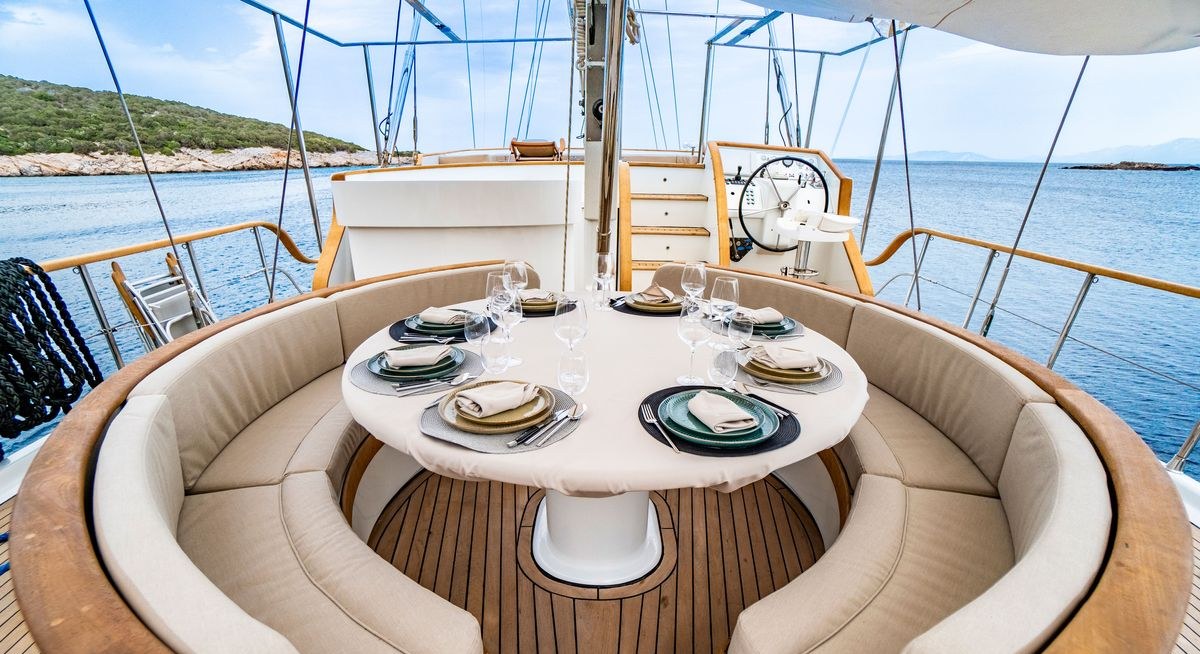 LUJA yacht charter 4