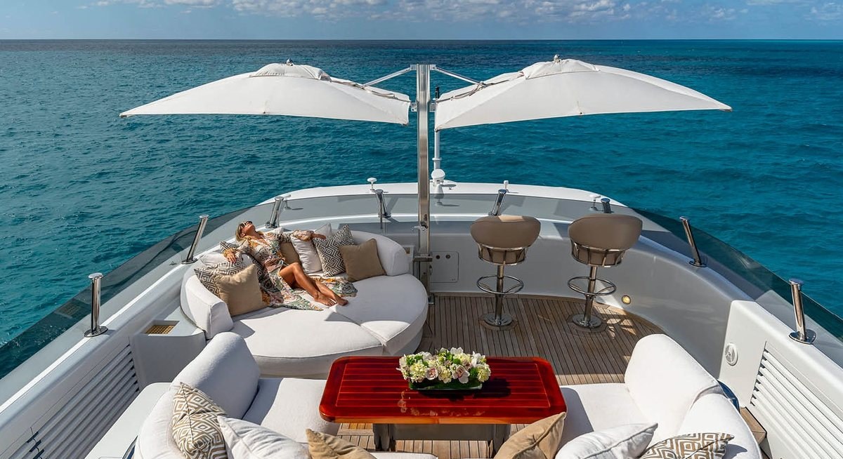 LUNARIS yacht charter 3