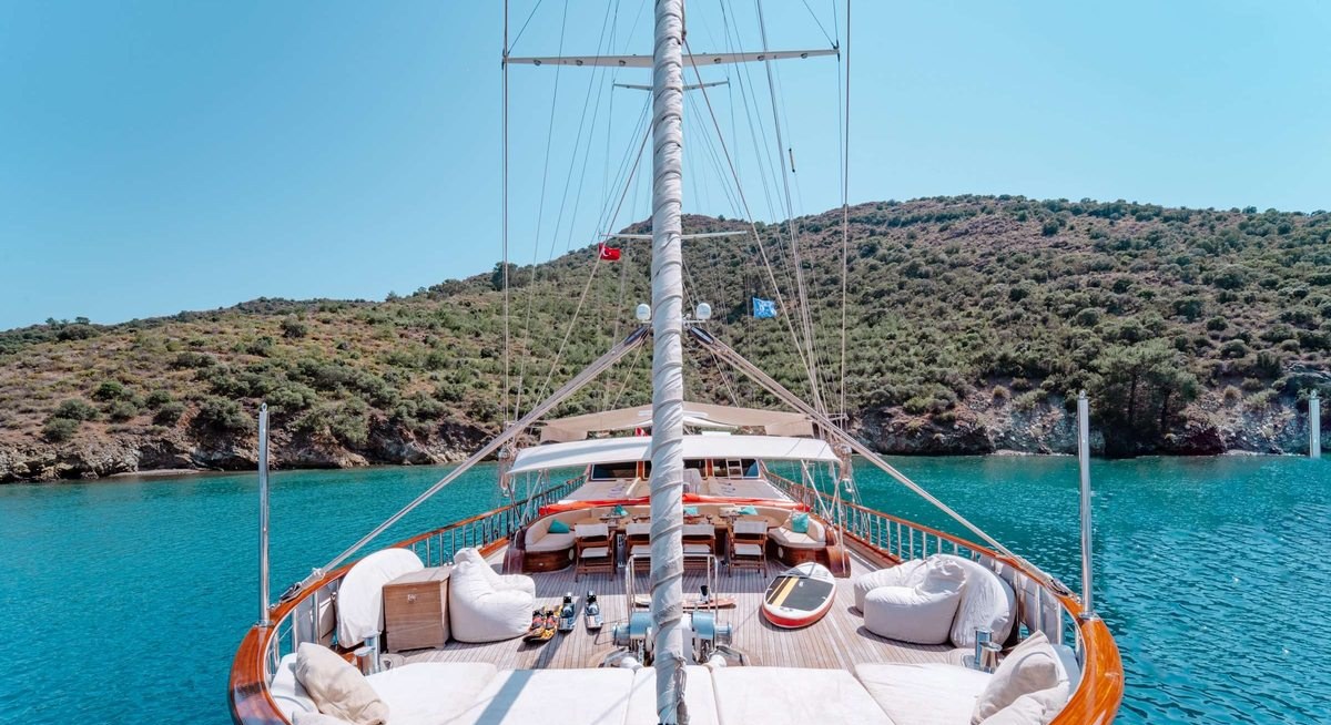 LYCIAN QUEEN yacht charter 2