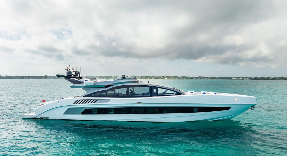 M7 yacht charter 1