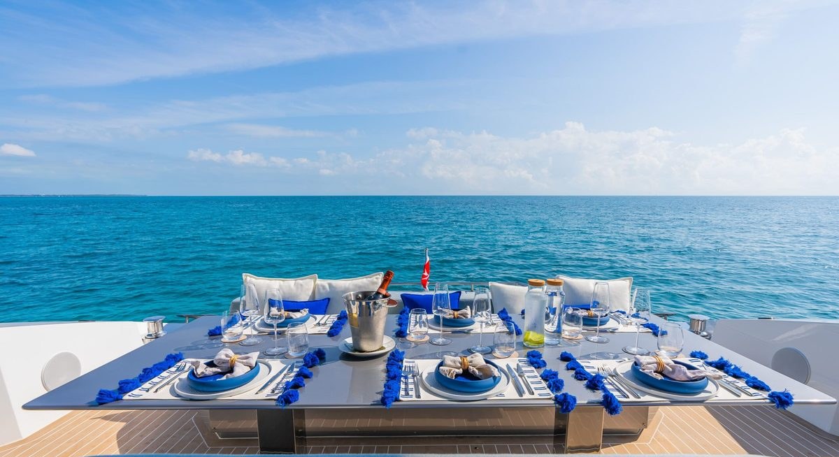 M7 yacht charter 4