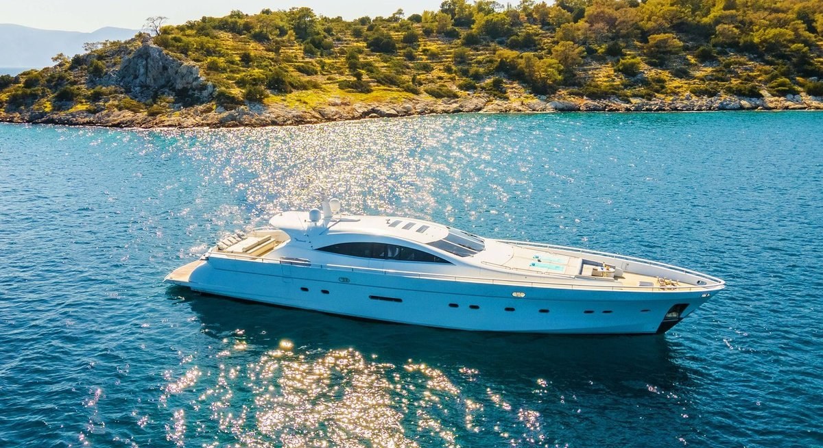 MAC yacht charter 1