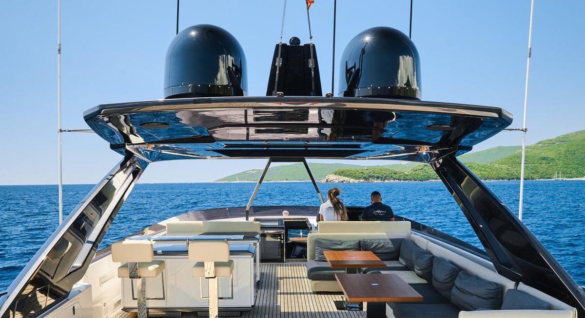 MADRA II yacht charter 3