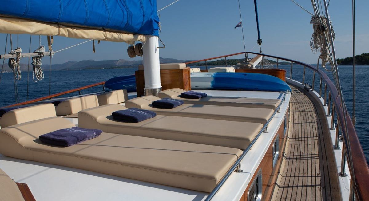 MALENA yacht charter 4
