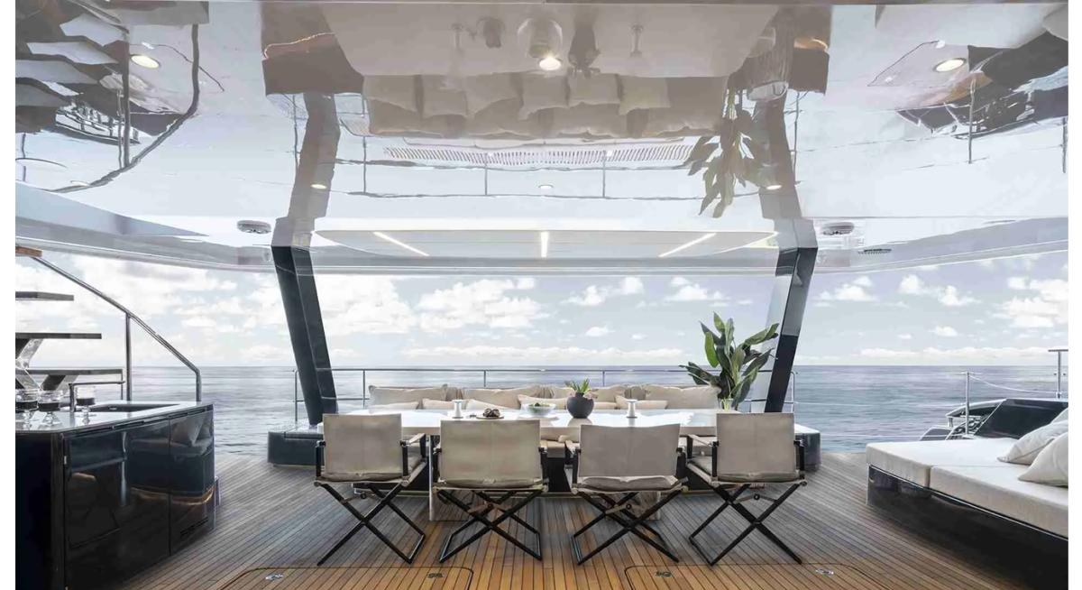 MANTA yacht charter 5