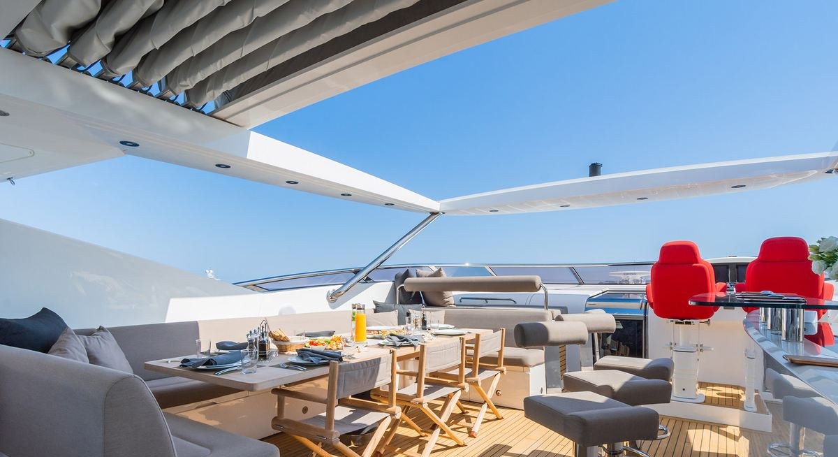 MAORO yacht charter 4