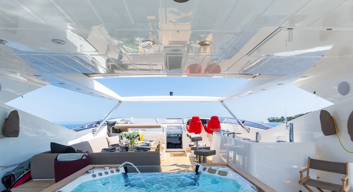 MAORO yacht charter 3