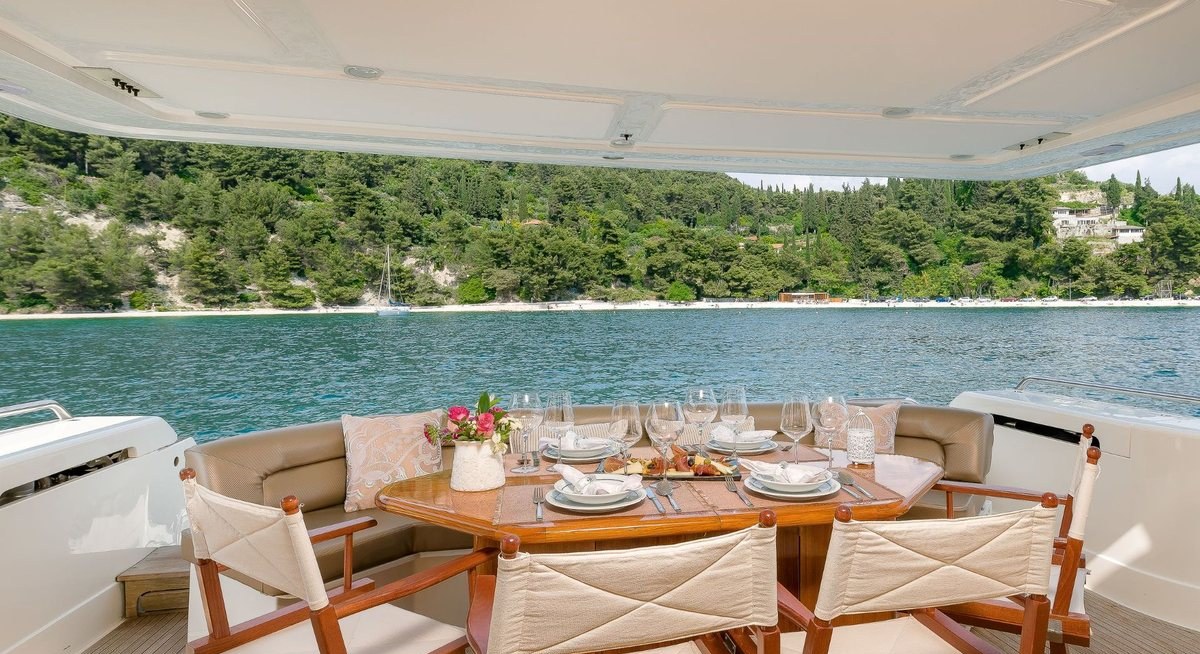 MARINO yacht charter 4