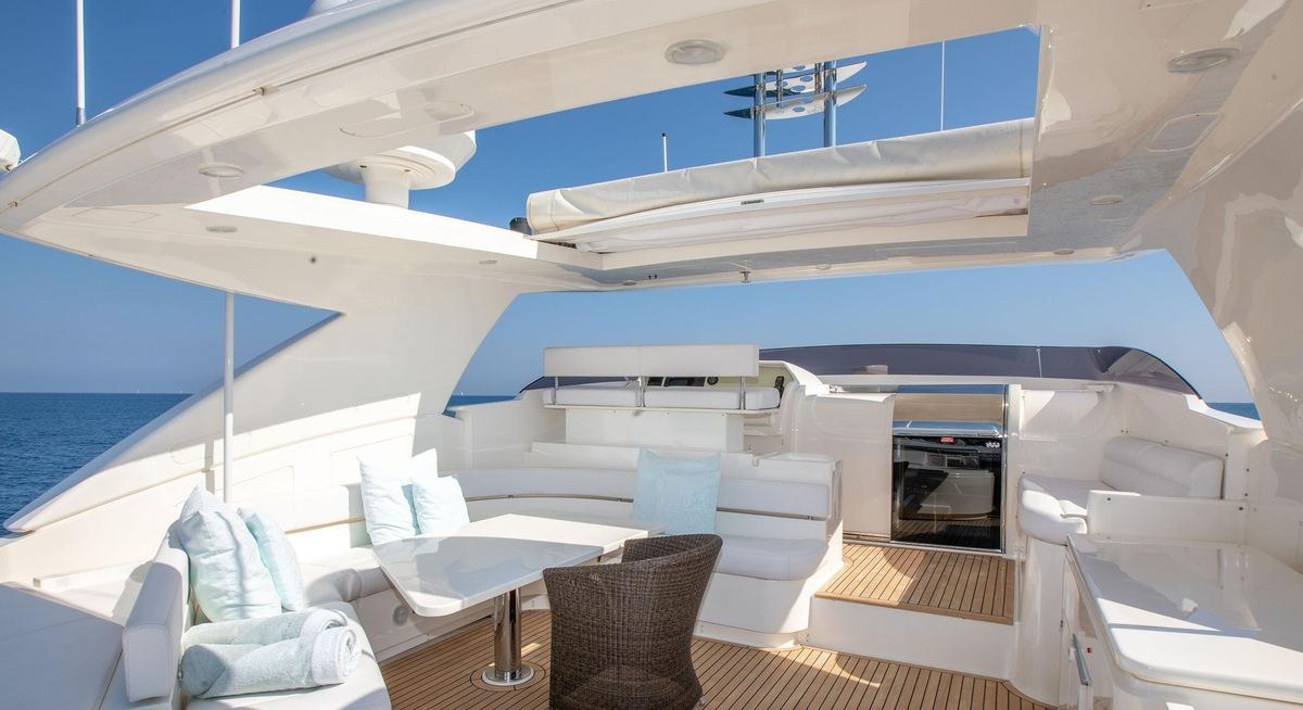 MAXI BEER yacht charter 3