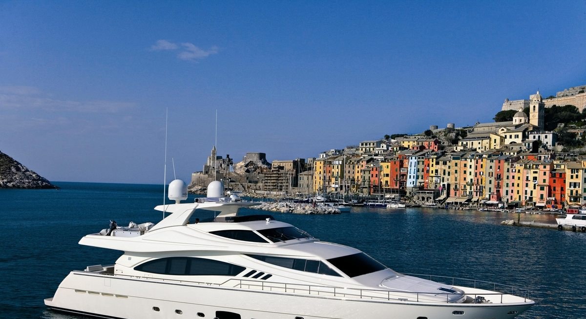MAXI BEER yacht charter 1