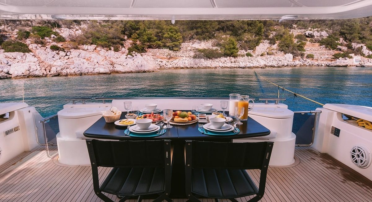 MAYBE NOT yacht charter 4