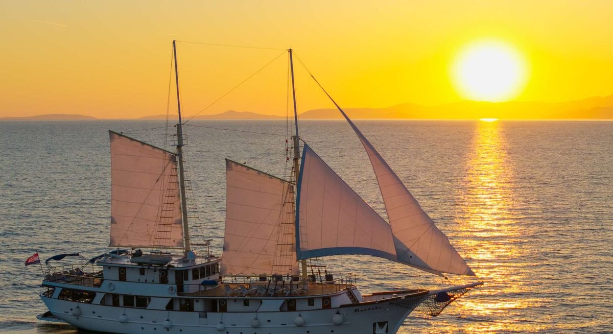 MENDULA yacht charter 1