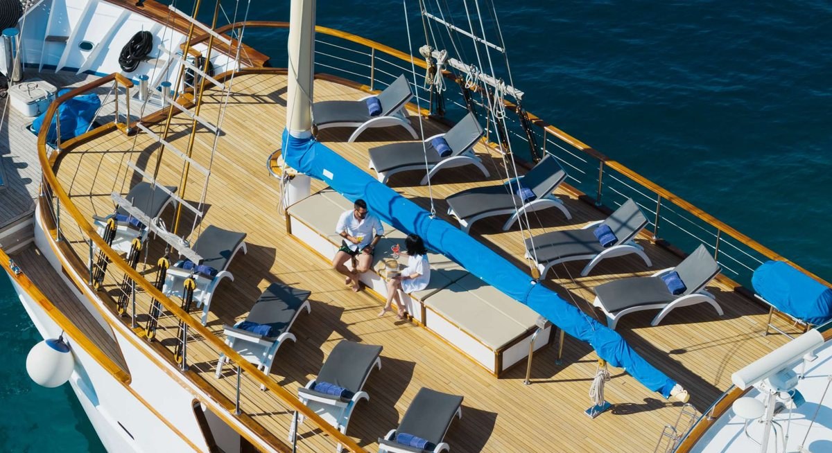 MENDULA yacht charter 2