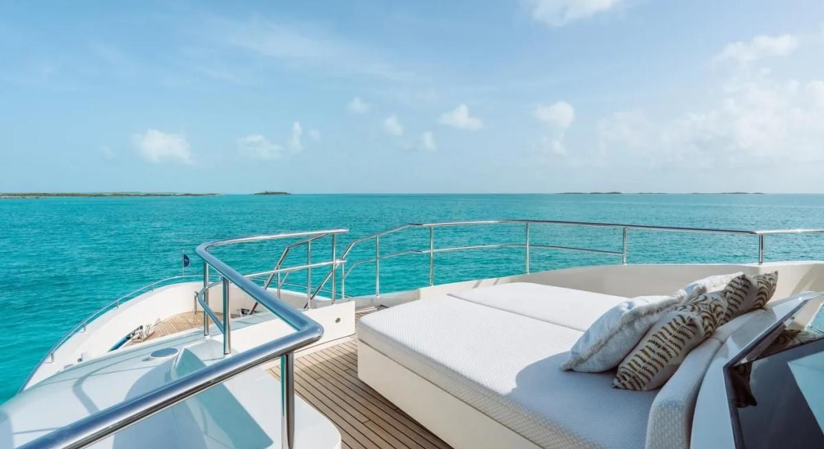 MIDNIGHT SAGA yacht charter 4